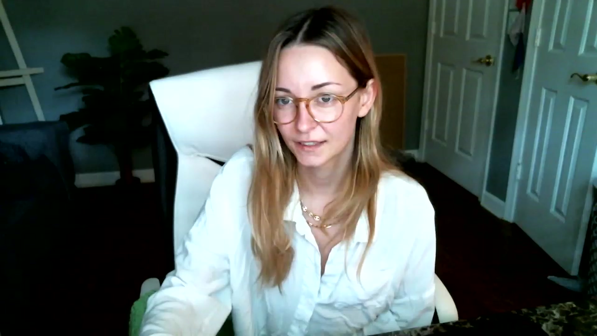 Gallery image thumbnail from JaneRiley_'s myfreecams stream on, 06/22/2023, 18:17 image 19 of 20