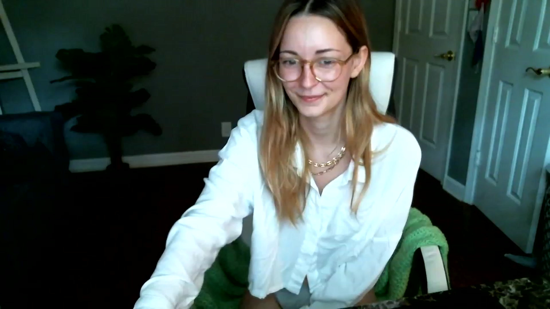 Gallery image thumbnail from JaneRiley_'s myfreecams stream on, 06/22/2023, 18:17 image 15 of 20