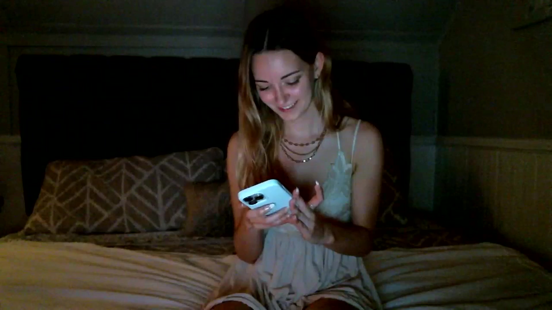 Gallery image thumbnail from JaneRiley_'s myfreecams stream on, 06/30/2023, 06:32 image 3 of 20