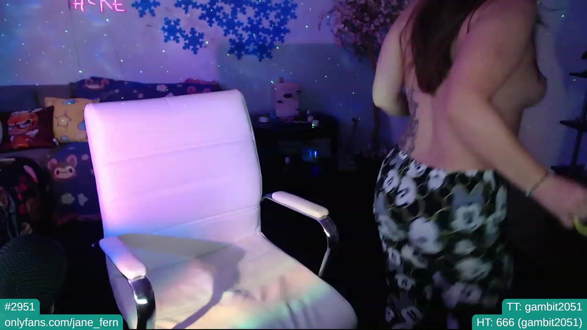 Gallery image thumbnail from Jane_Fern's myfreecams stream on, 01/10/2023, 05:43 image 6 of 20