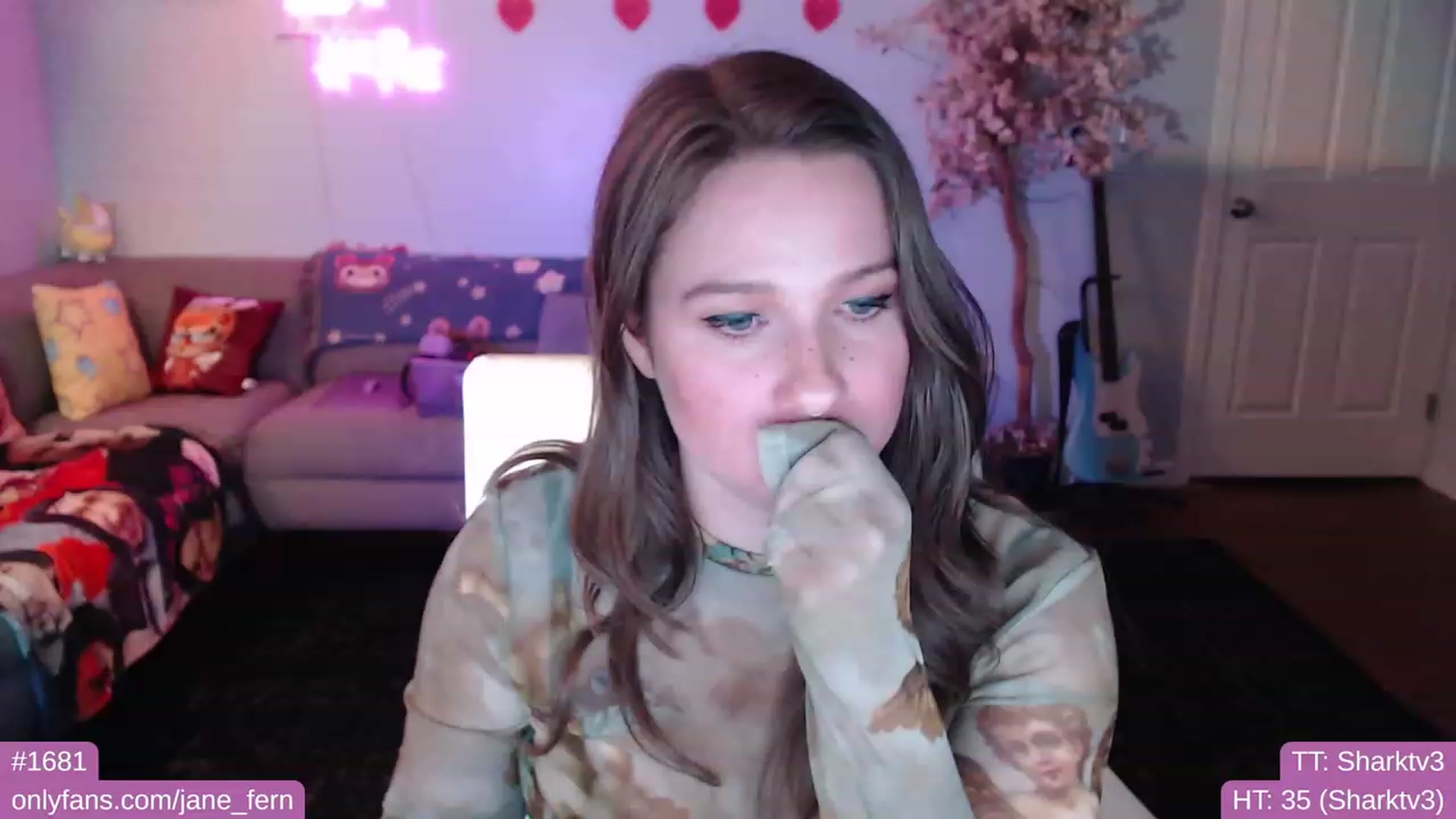 Gallery image thumbnail from Jane_Fern's myfreecams stream on, 02/10/2023, 01:34 image 3 of 20