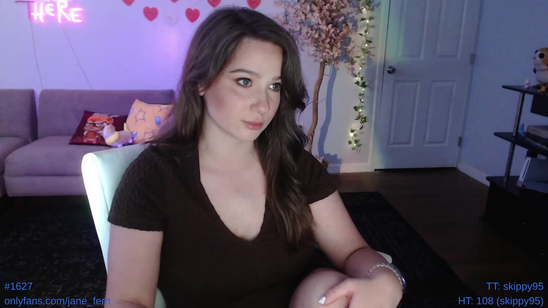 Gallery image thumbnail from Jane_Fern's myfreecams stream on, 05/09/2023, 24:55 image 19 of 20