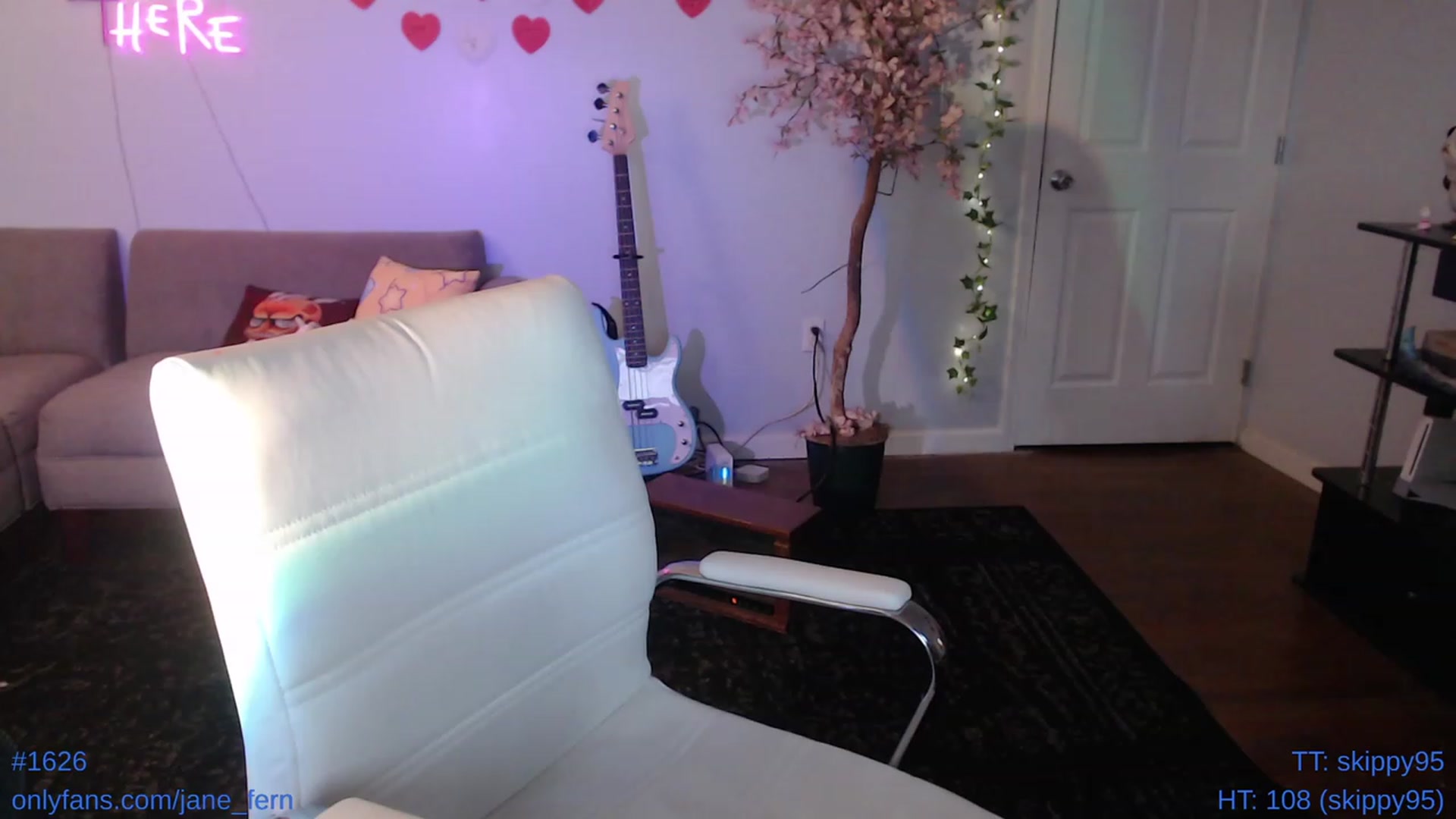 Gallery image thumbnail from Jane_Fern's myfreecams stream on, 05/09/2023, 24:55 image 8 of 20