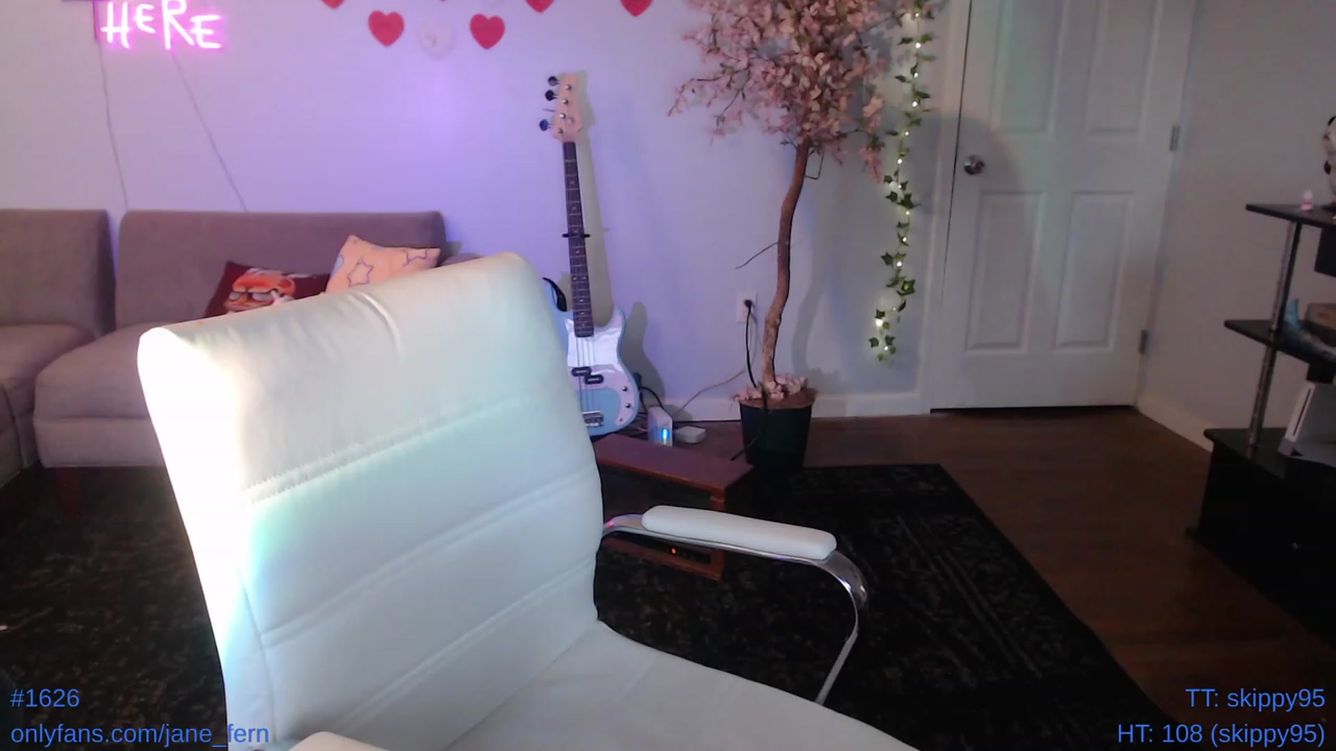 Gallery image thumbnail from Jane_Fern's myfreecams stream on, 05/09/2023, 24:55 image 6 of 20