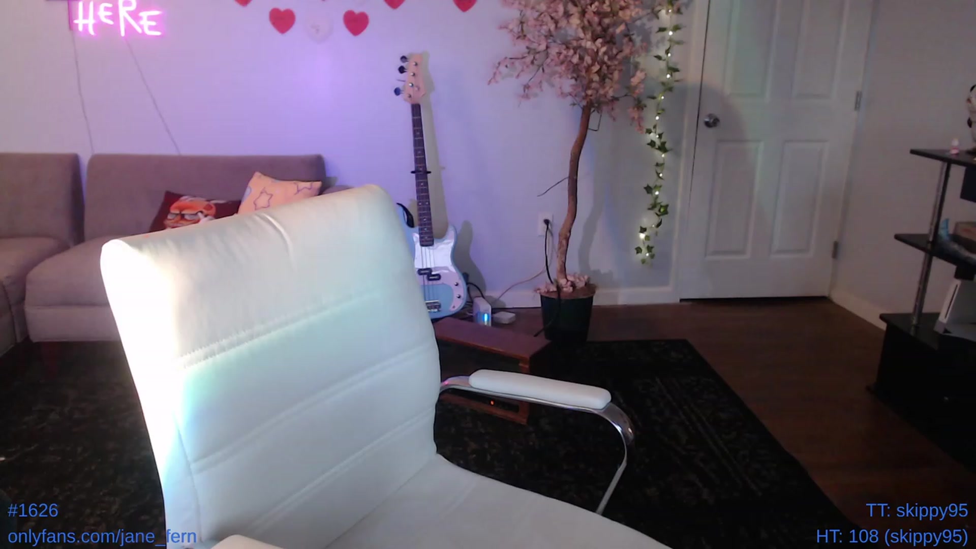 Gallery image thumbnail from Jane_Fern's myfreecams stream on, 05/09/2023, 24:55 image 7 of 20