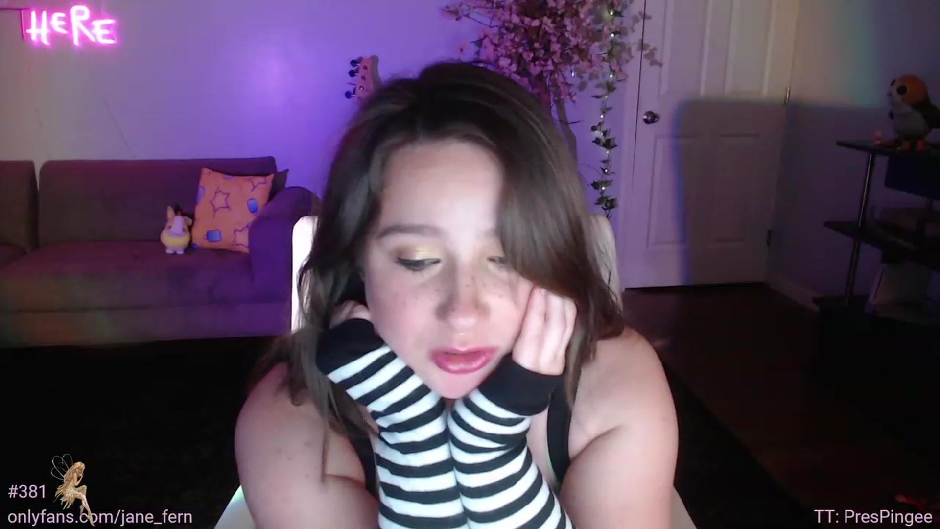 Gallery image thumbnail from Jane_Fern's myfreecams stream on, 05/23/2023, 02:19 image 20 of 20