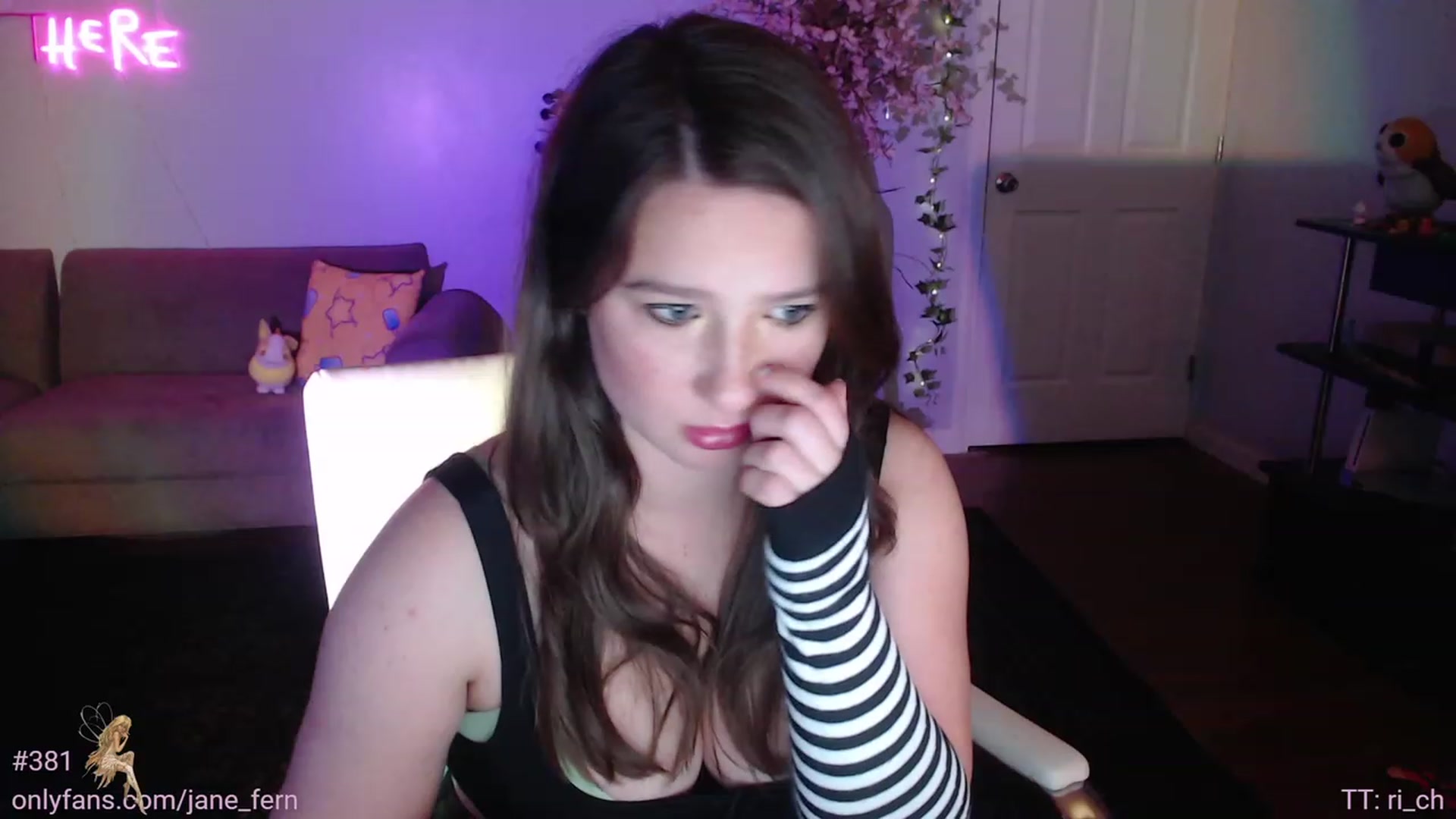 Gallery image thumbnail from Jane_Fern's myfreecams stream on, 05/23/2023, 02:19 image 14 of 20