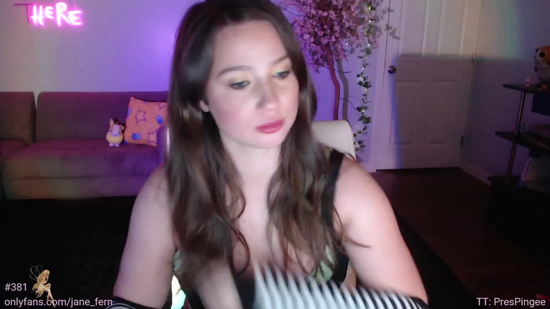 Gallery image thumbnail from Jane_Fern's myfreecams stream on, 05/23/2023, 02:39 image 13 of 20