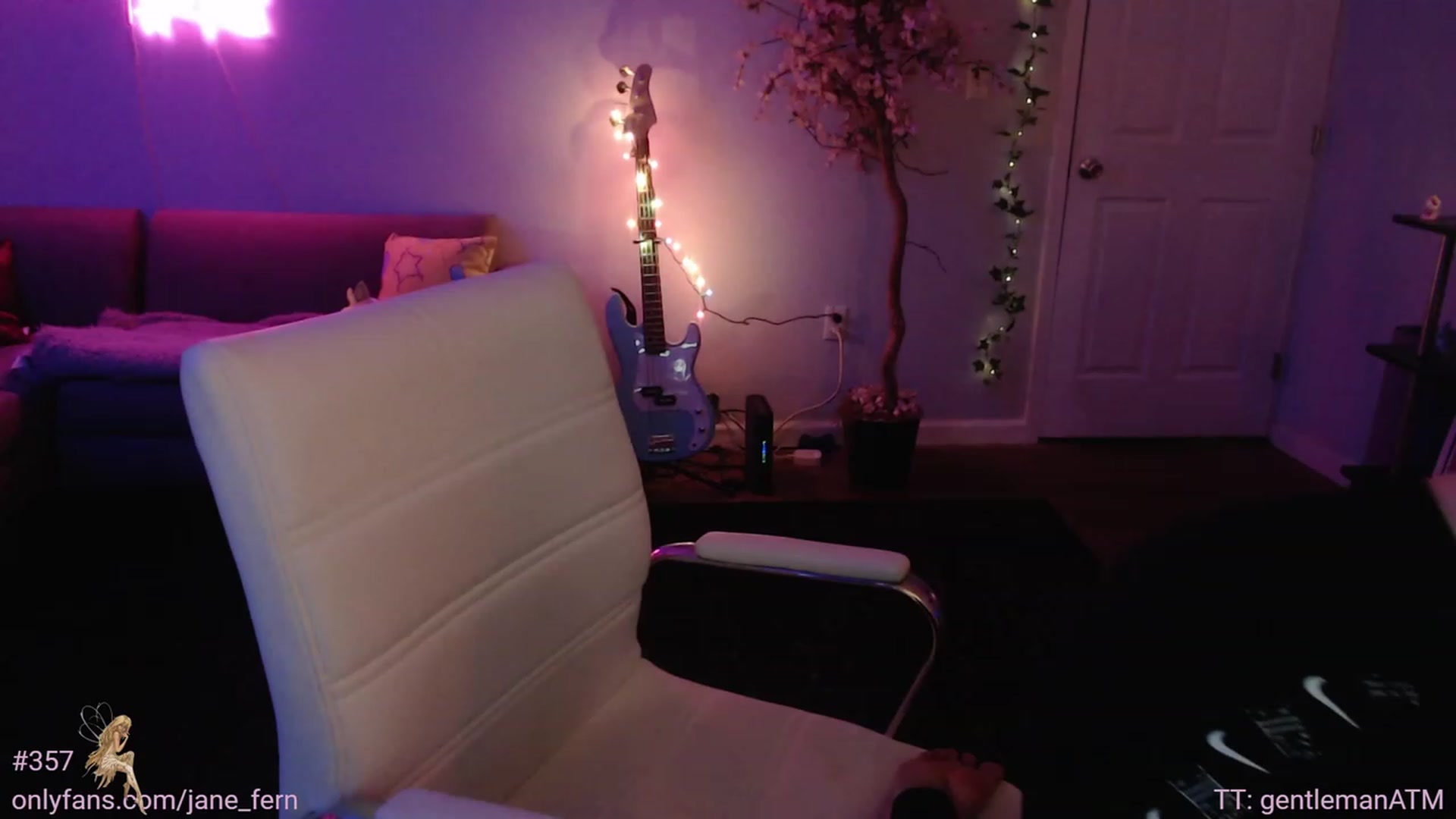 Gallery image thumbnail from Jane_Fern's myfreecams stream on, 06/01/2023, 03:51 image 2 of 20