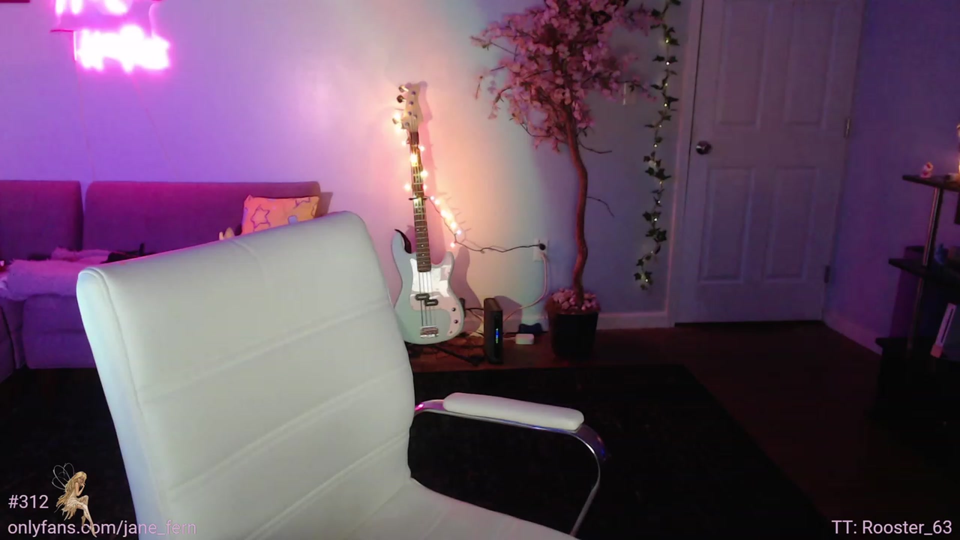 Gallery image thumbnail from Jane_Fern's myfreecams stream on, 06/01/2023, 04:13 image 18 of 20