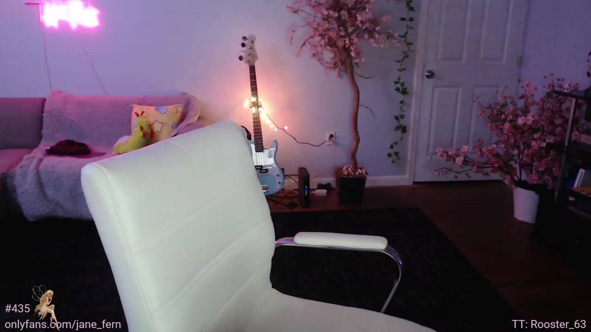 Gallery image thumbnail from Jane_Fern's myfreecams stream on, 06/30/2023, 05:43 image 6 of 20