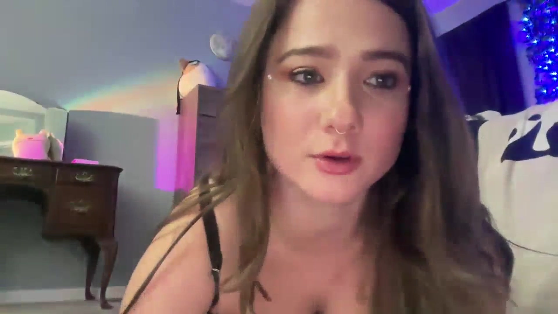 Gallery image thumbnail from Jane_Fern's myfreecams stream on, 07/08/2023, 04:31 image 13 of 20