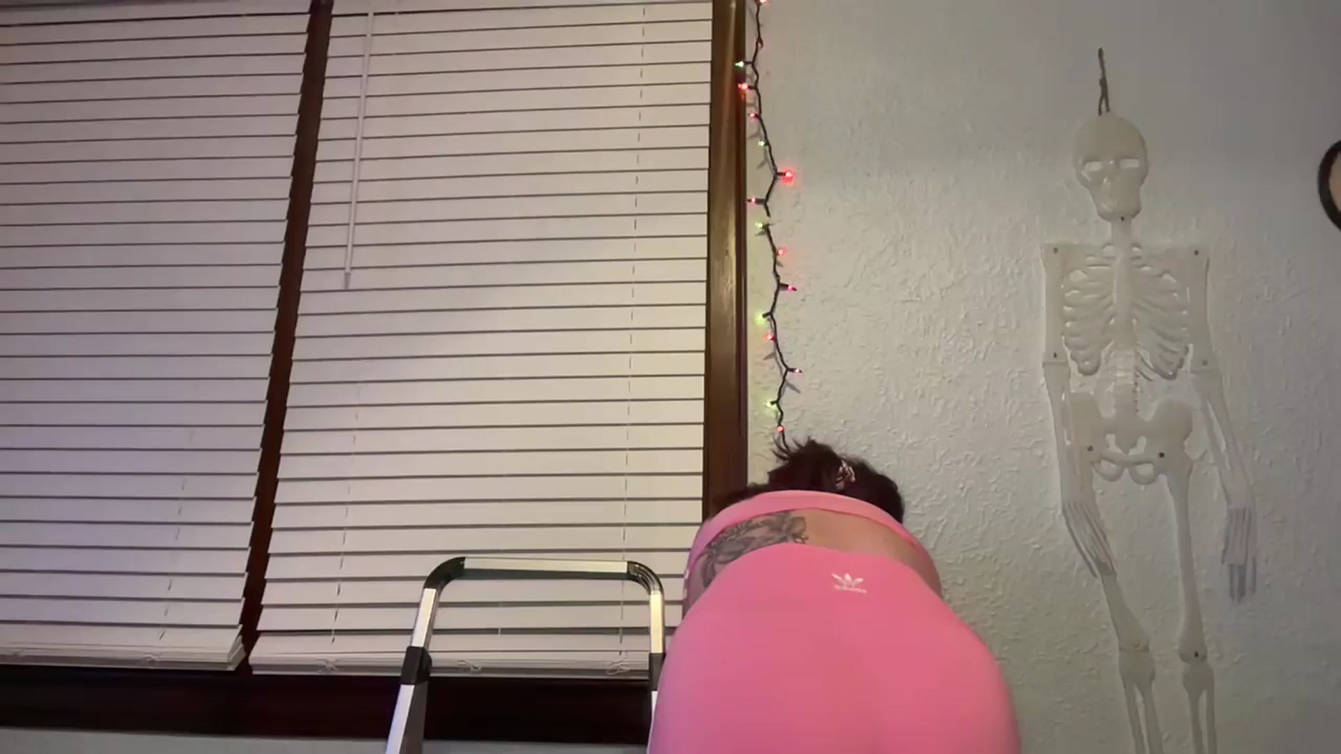 Gallery image thumbnail from Jane_Fern's myfreecams stream on, 09/10/2024, 04:07 image 1 of 20