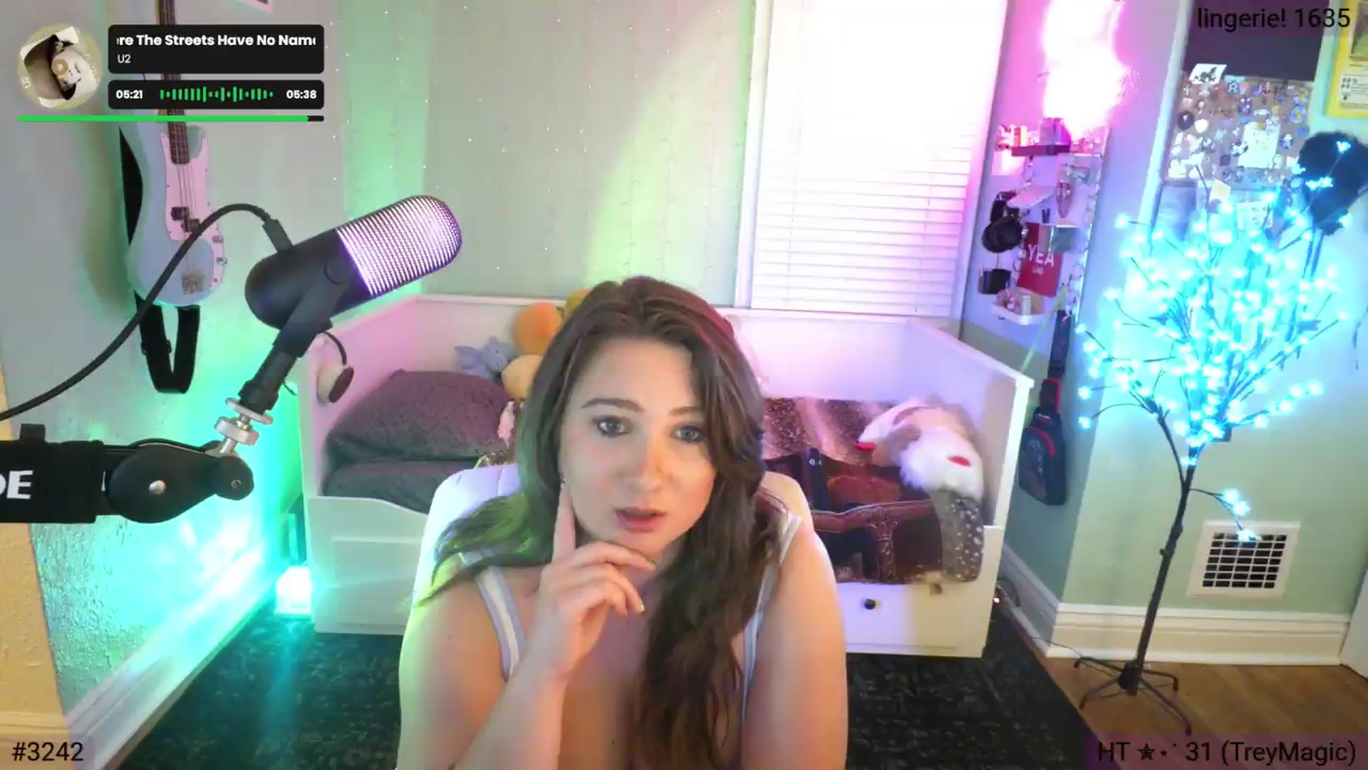 Gallery image thumbnail from Jane_Fern's myfreecams stream on, 05/14/2026, 02:53 image 6 of 20