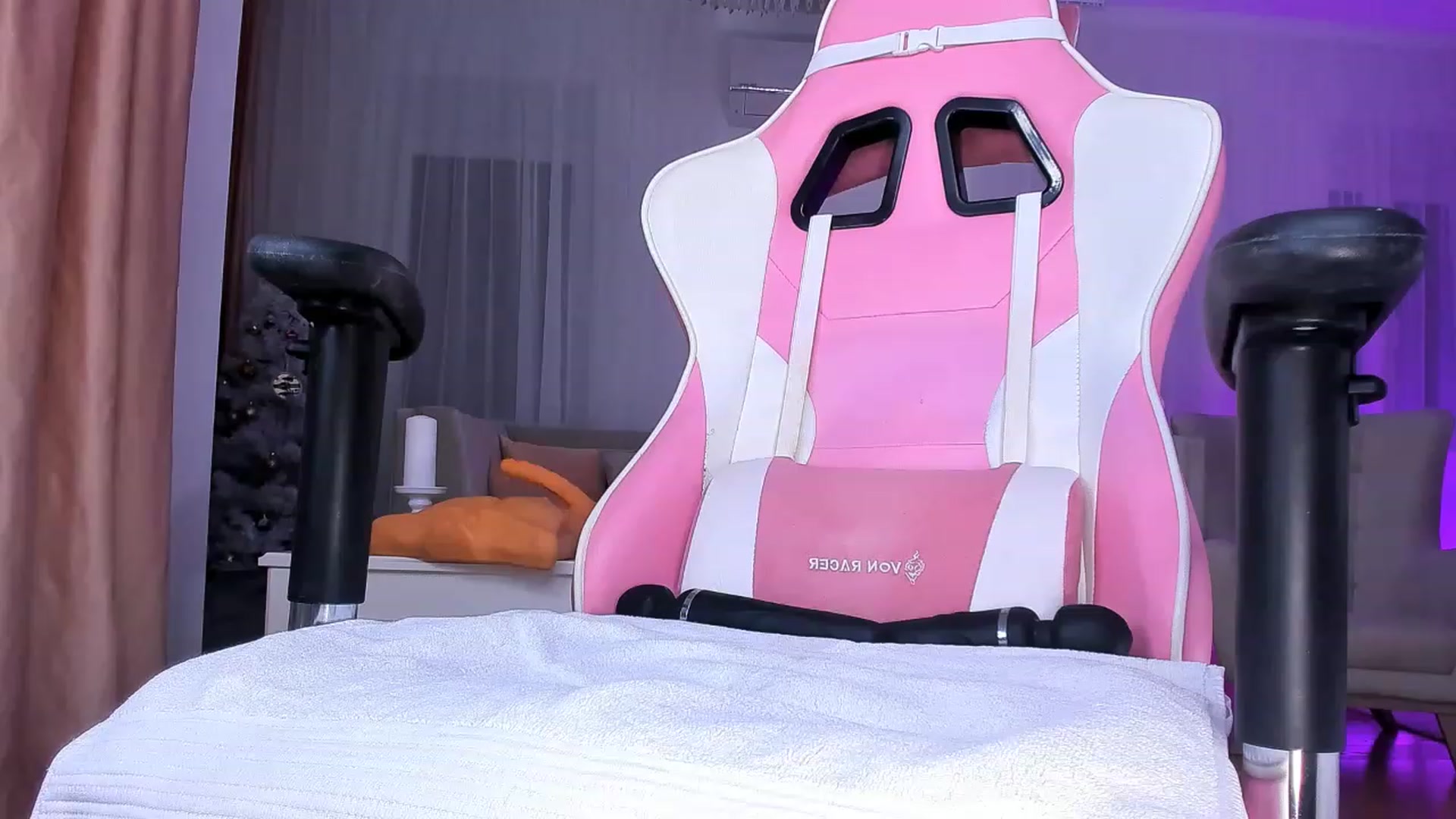 Gallery image thumbnail from Jane_Klein's myfreecams stream on, 03/27/2023, 10:18 image 4 of 20