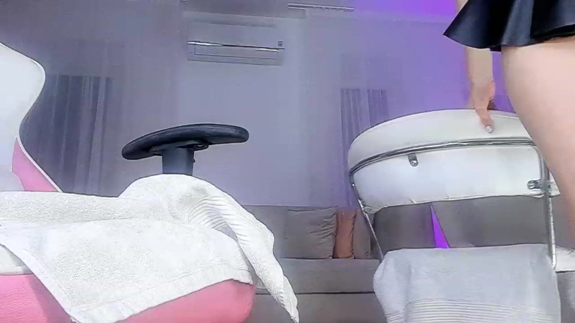 Gallery image thumbnail from Jane_Klein's myfreecams stream on, 03/28/2023, 08:18 image 6 of 20