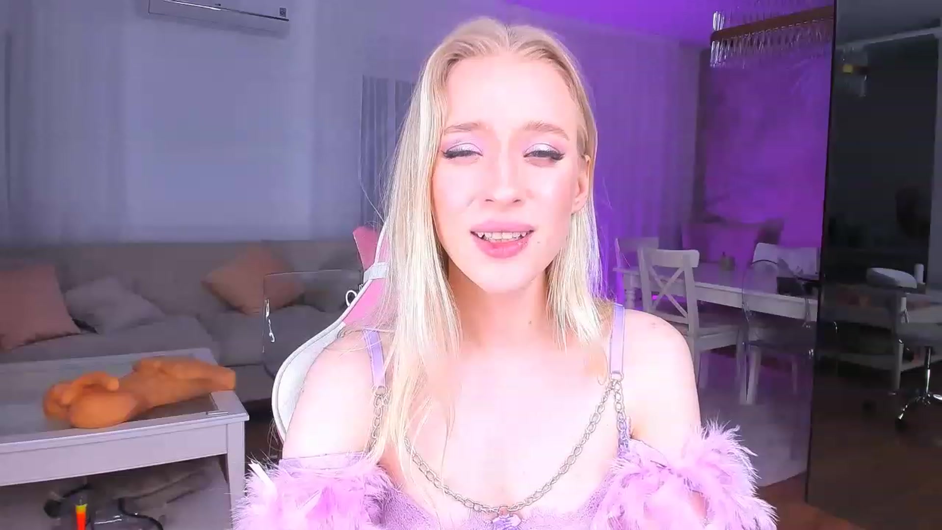 Gallery image thumbnail from Jane_Klein's myfreecams stream on, 04/10/2023, 07:47 image 10 of 20