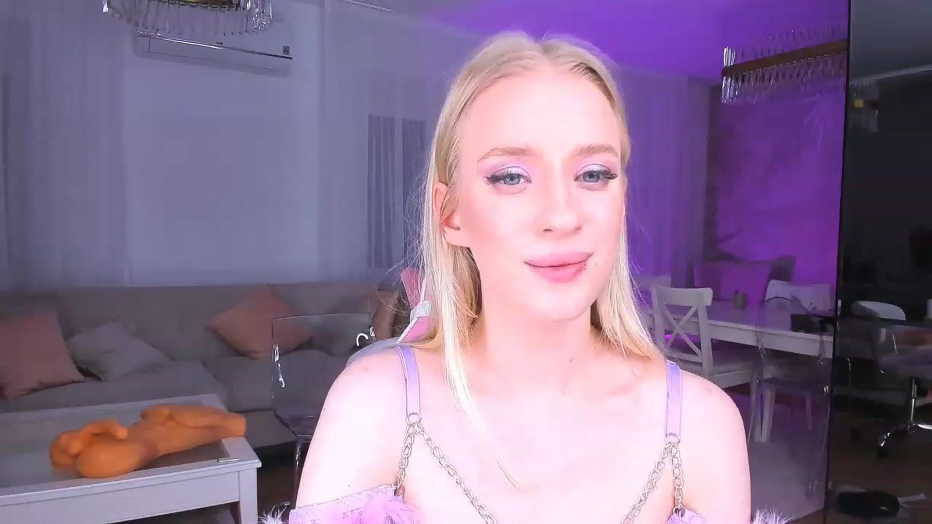 Gallery image thumbnail from Jane_Klein's myfreecams stream on, 04/10/2023, 09:01 image 9 of 20