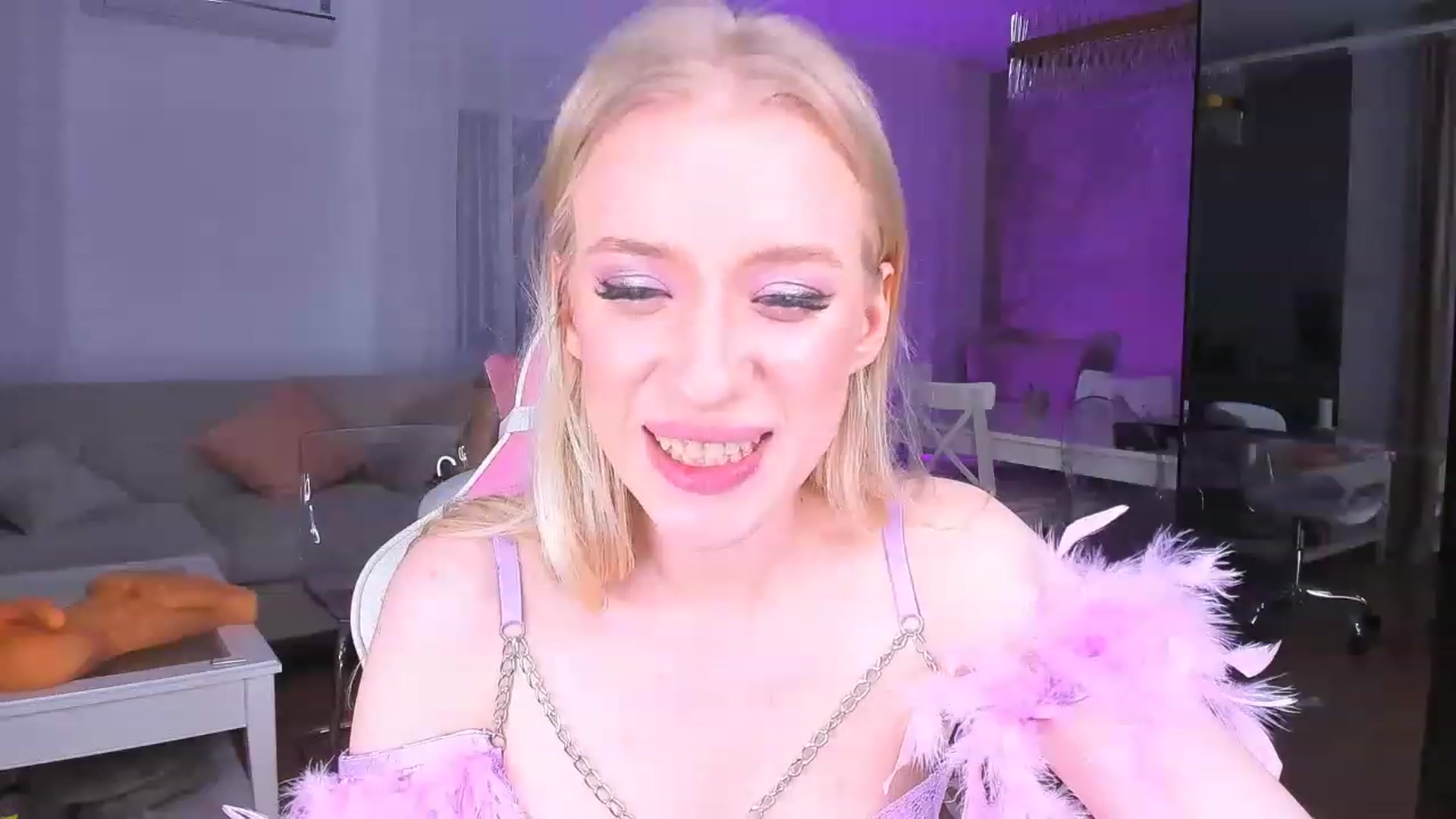 Gallery image thumbnail from Jane_Klein's myfreecams stream on, 04/10/2023, 09:01 image 6 of 20