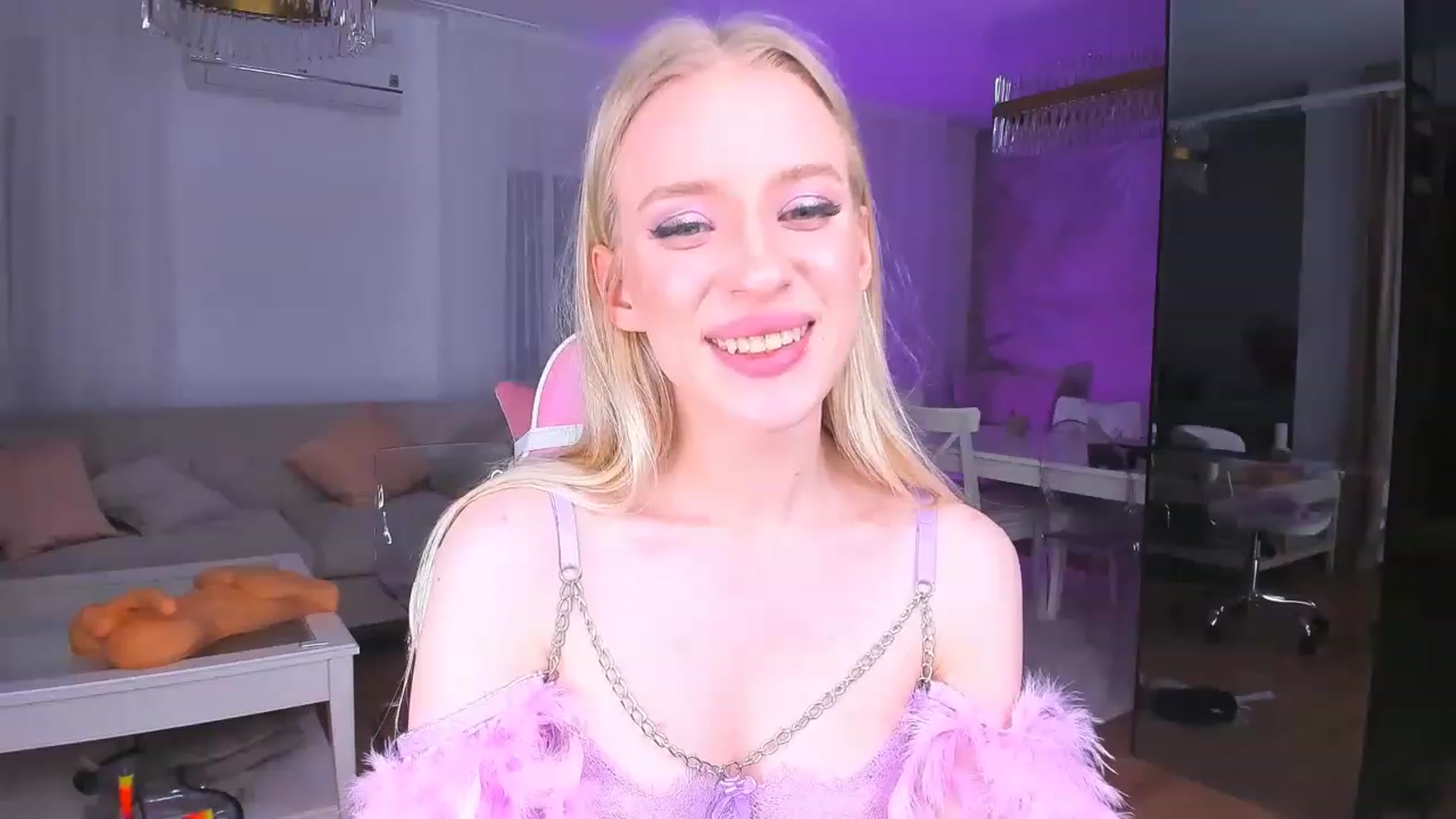 Gallery image thumbnail from Jane_Klein's myfreecams stream on, 04/10/2023, 09:01 image 16 of 20
