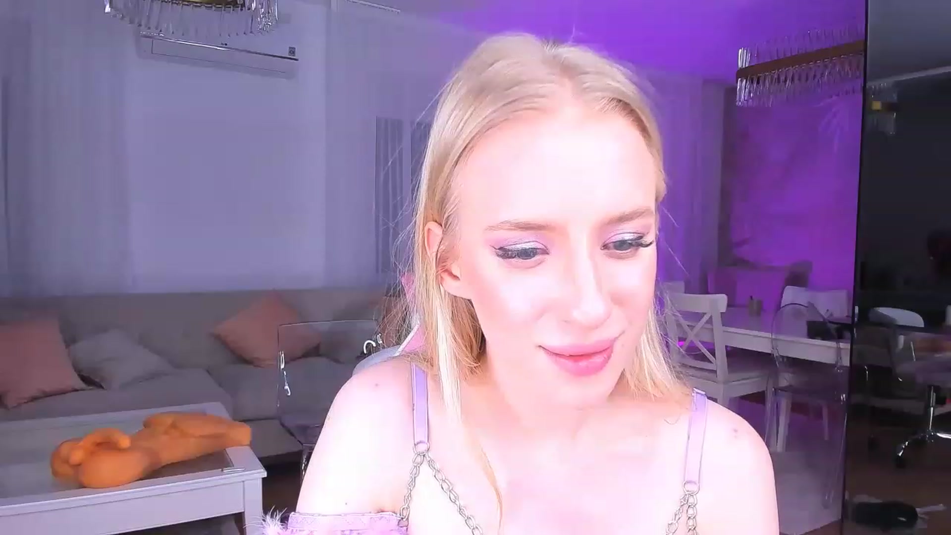 Gallery image thumbnail from Jane_Klein's myfreecams stream on, 04/10/2023, 09:01 image 10 of 20