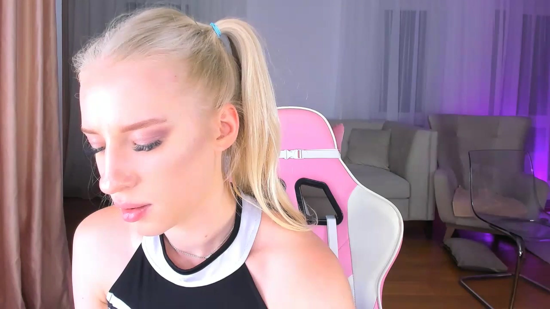Gallery image thumbnail from Jane_Klein's myfreecams stream on, 06/23/2023, 04:05 image 15 of 20