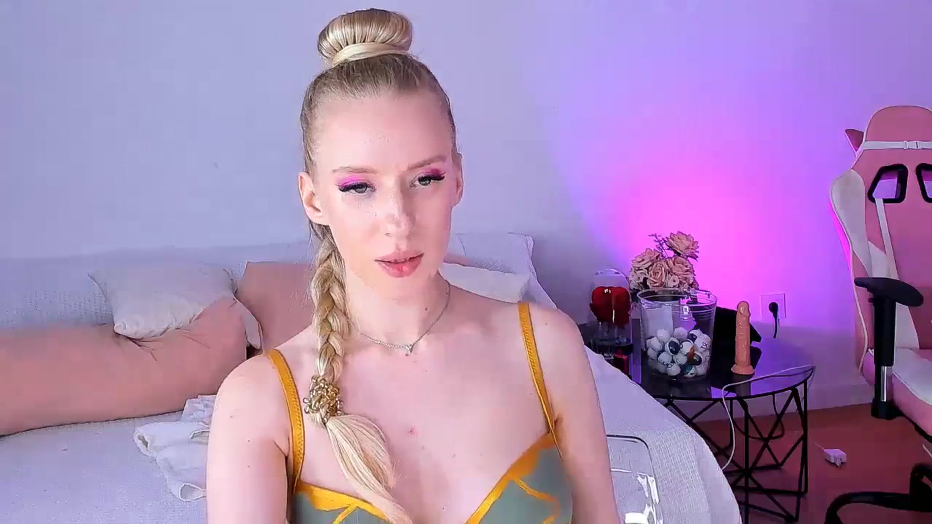 Gallery image thumbnail from Jane_Klein's myfreecams stream on, 11/18/2023, 09:33 image 13 of 20
