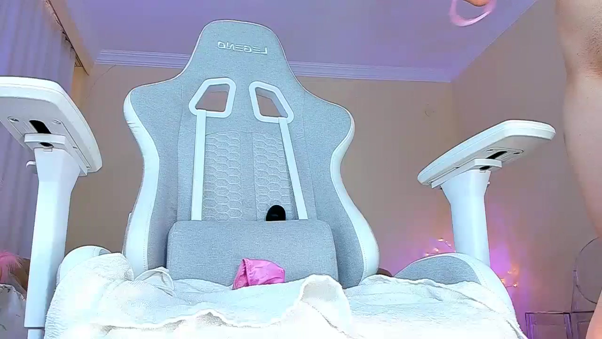 Gallery image thumbnail from Jane_Klein's myfreecams stream on, 04/20/2024, 11:26 image 2 of 20