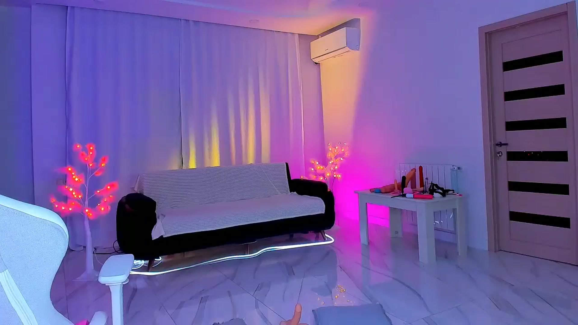 Gallery image thumbnail from Jane_Klein's myfreecams stream on, 06/07/2024, 23:31 image 15 of 20