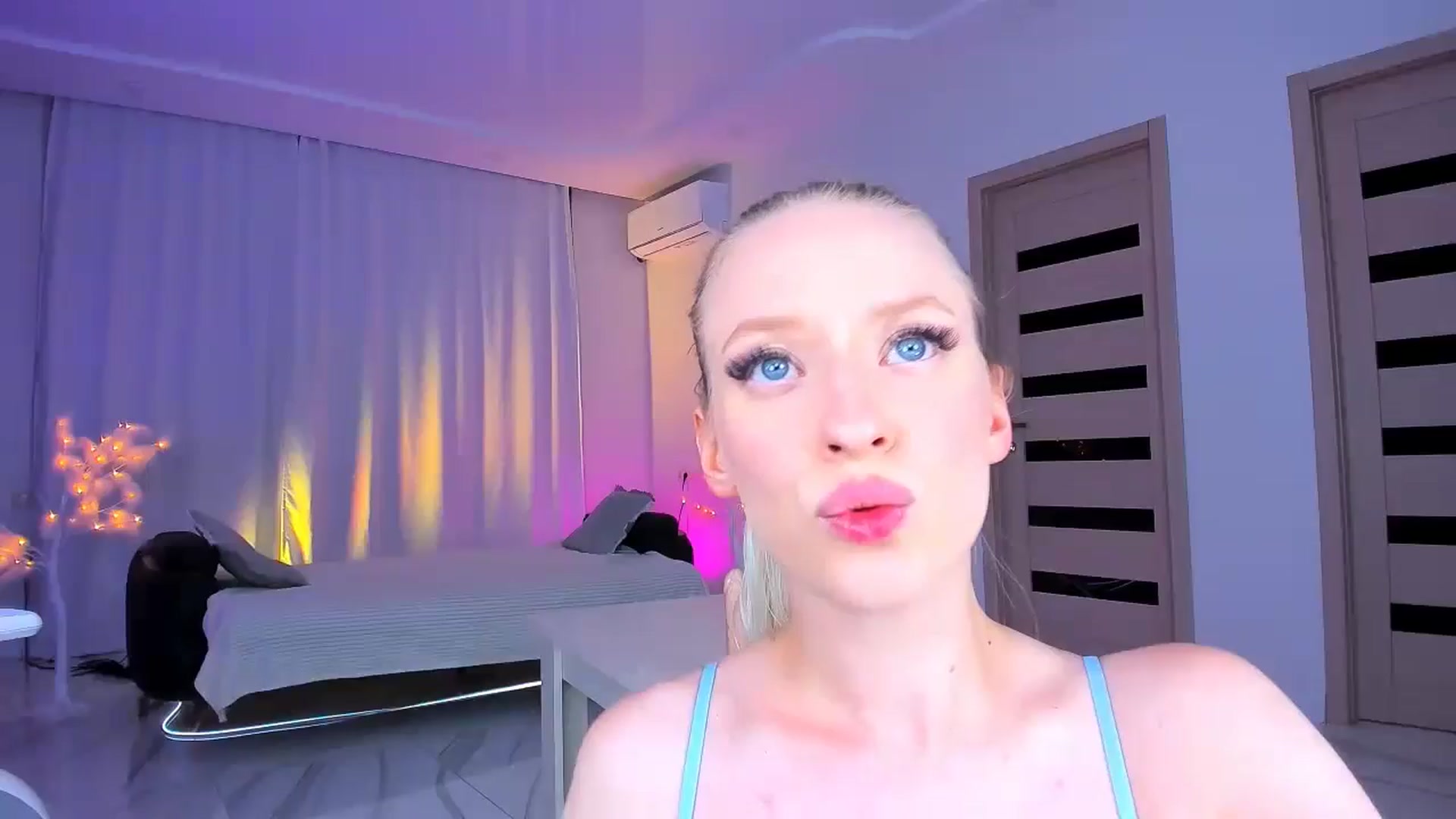 Gallery image thumbnail from Jane_Klein's myfreecams stream on, 08/20/2024, 06:53 image 1 of 20