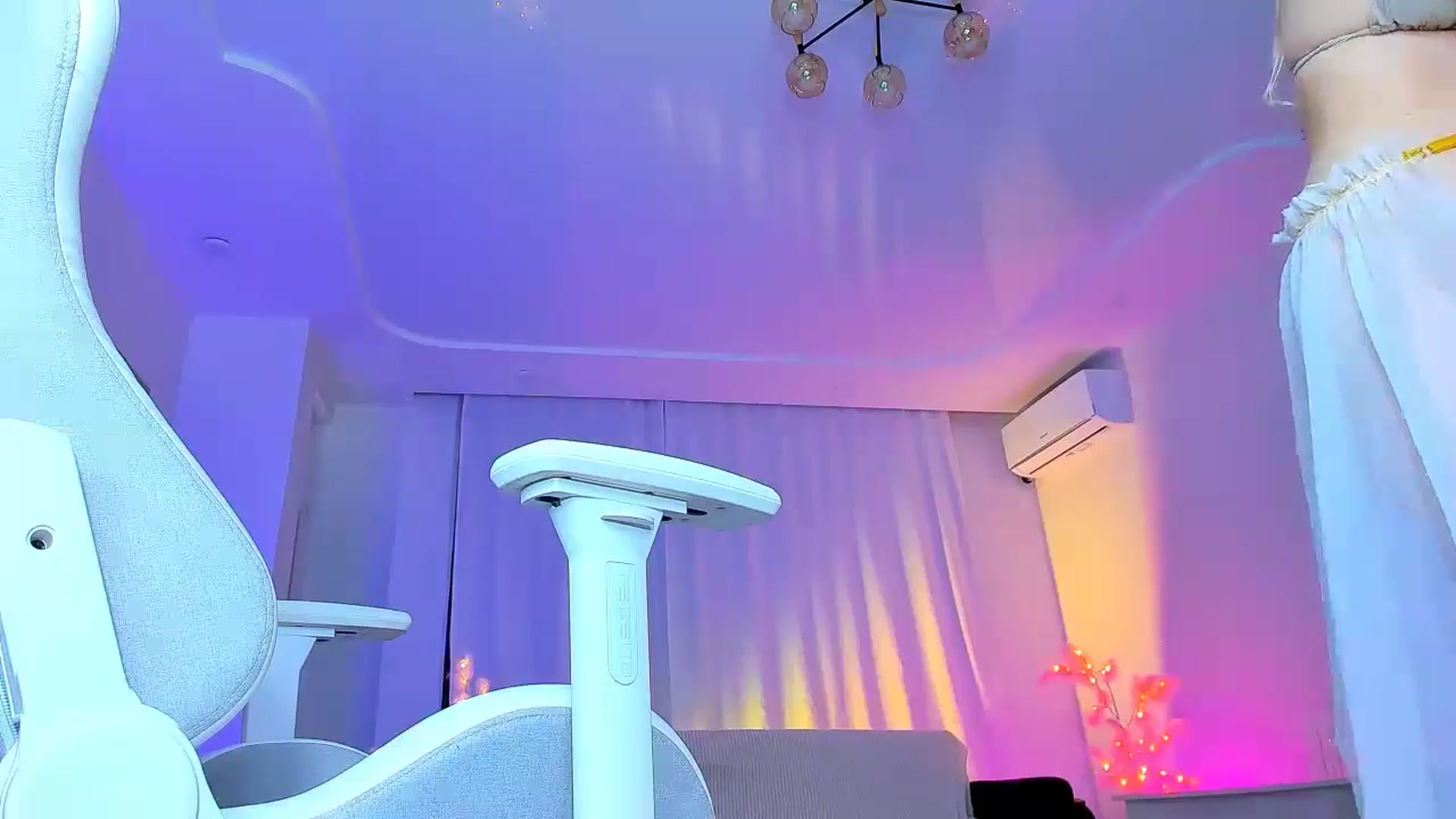 Gallery image thumbnail from Jane_Klein's myfreecams stream on, 09/28/2024, 09:31 image 2 of 20