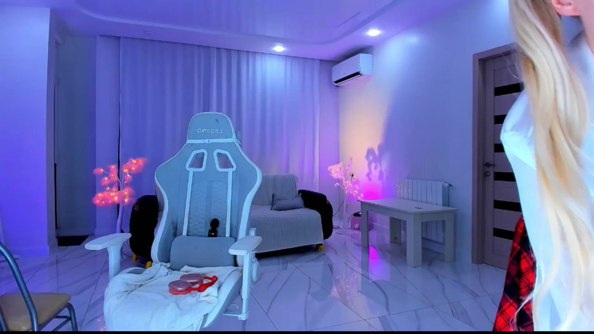 Gallery image thumbnail from Jane_Klein's myfreecams stream on, 04/26/2025, 07:04 image 3 of 20