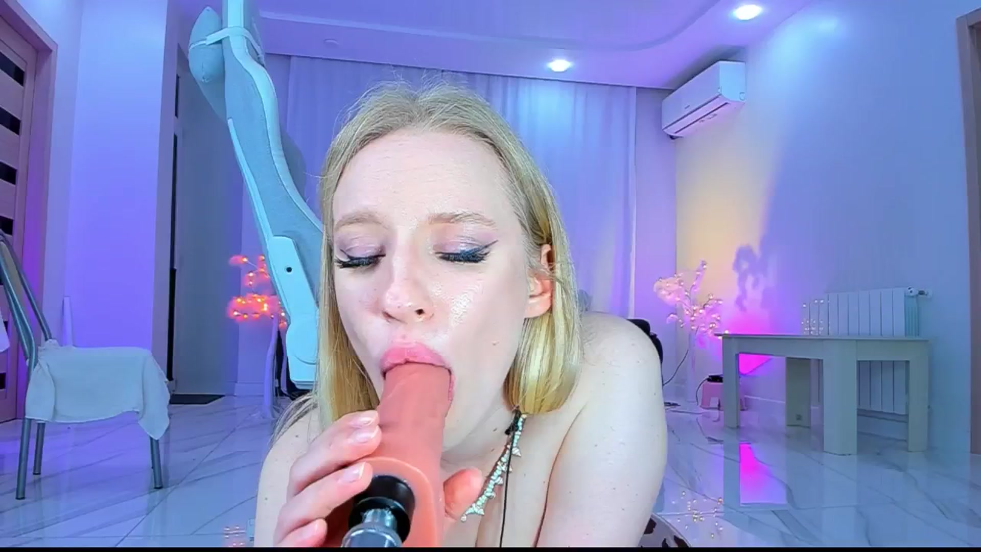 Gallery image thumbnail from Jane_Klein's myfreecams stream on, 04/27/2025, 24:03 image 6 of 20