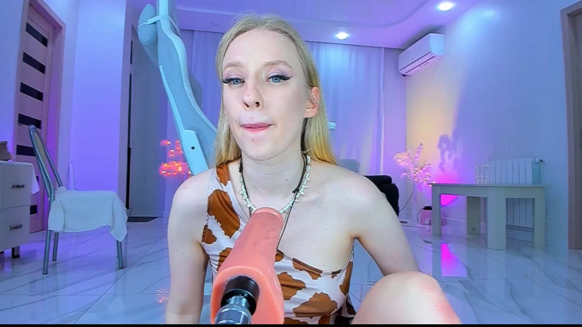 Gallery image thumbnail from Jane_Klein's myfreecams stream on, 04/27/2025, 24:03 image 4 of 20