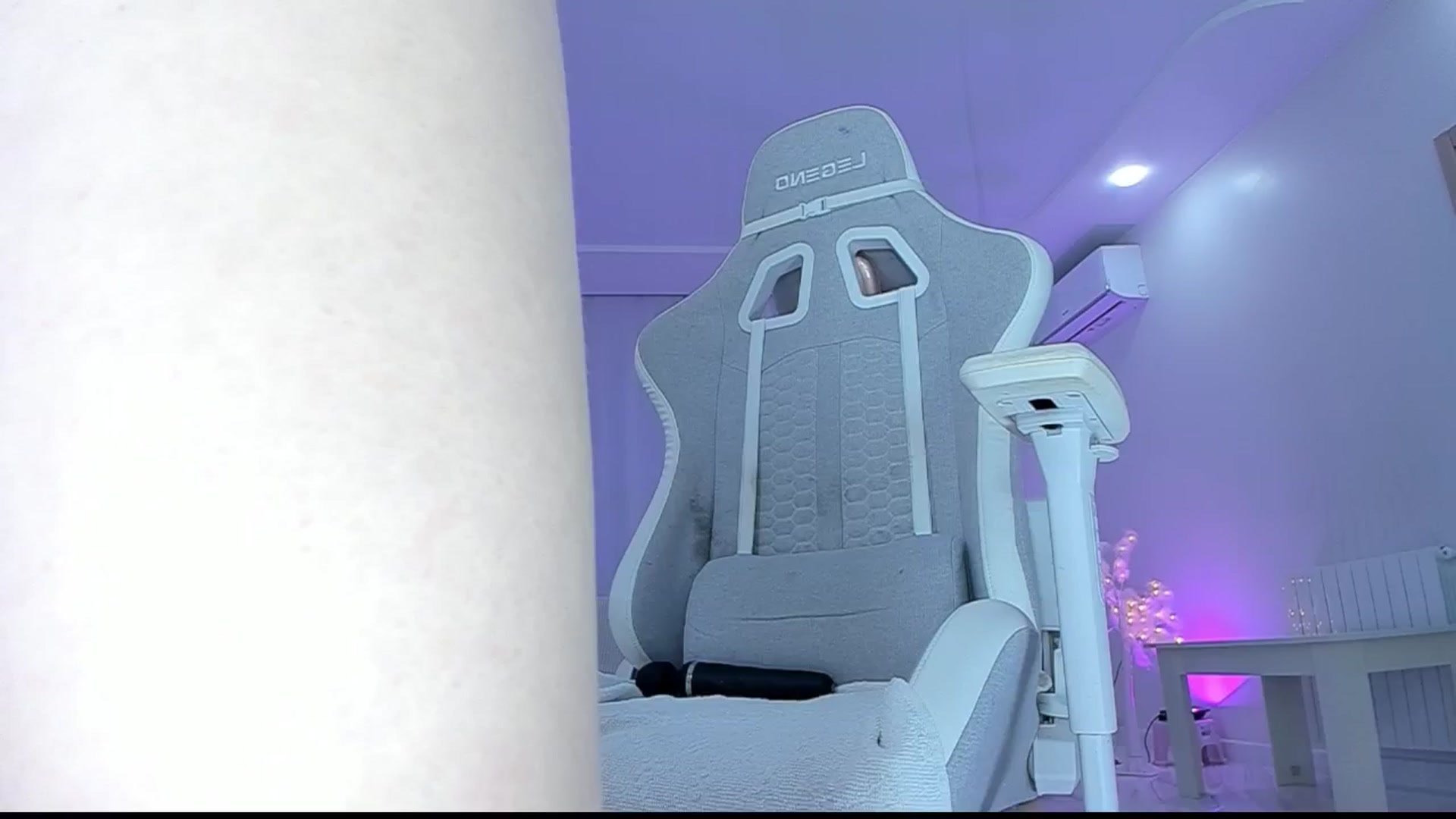 Gallery image thumbnail from Jane_Klein's myfreecams stream on, 04/30/2025, 08:36 image 14 of 20
