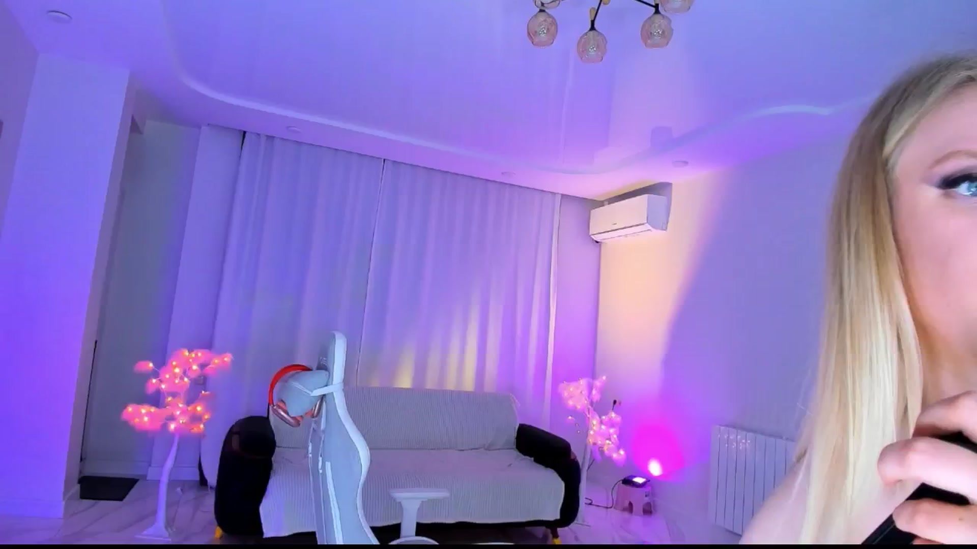 Gallery image thumbnail from Jane_Klein's myfreecams stream on, 05/01/2025, 01:13 image 18 of 20