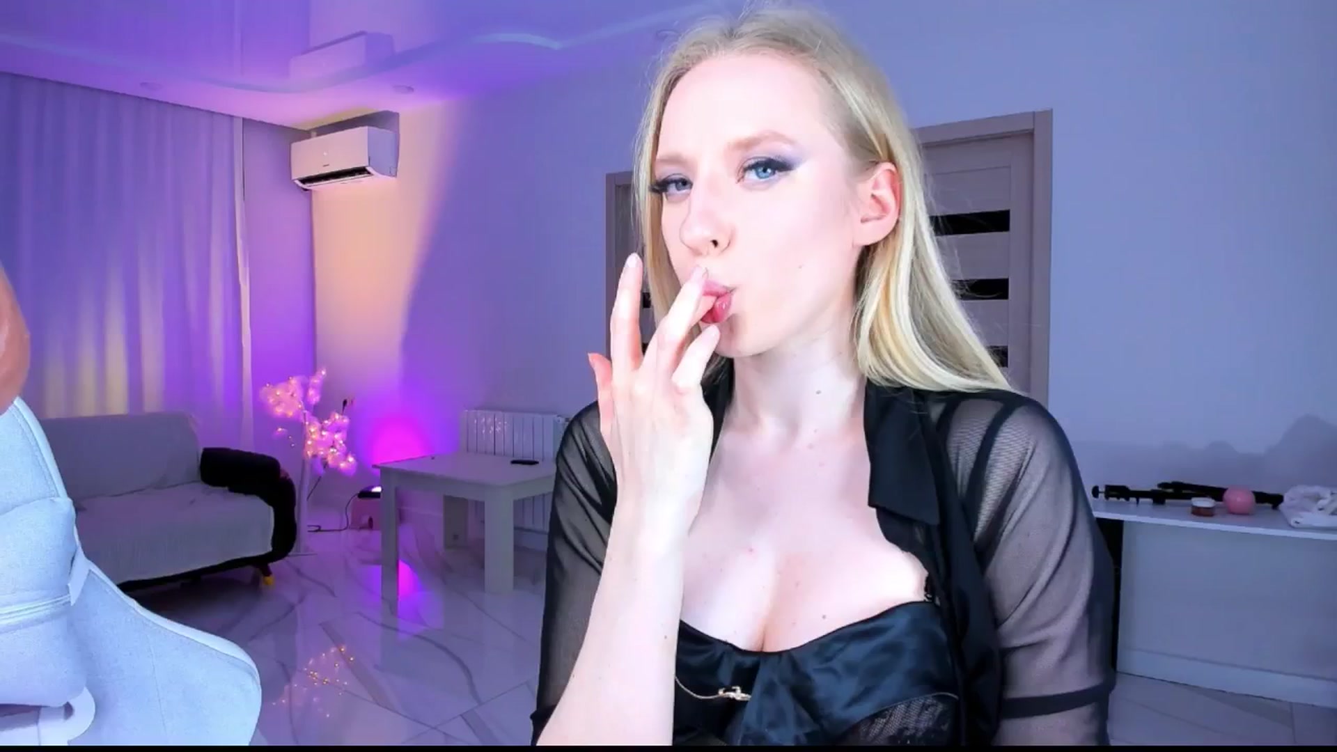 Gallery image thumbnail from Jane_Klein's myfreecams stream on, 05/01/2025, 01:13 image 6 of 20