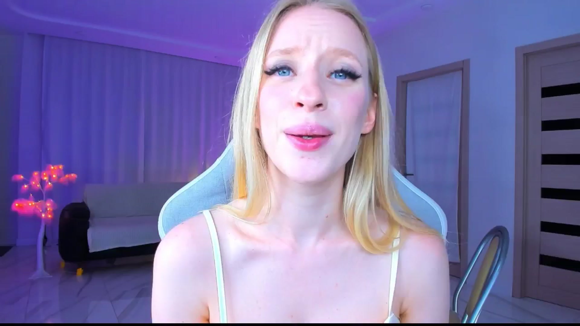 Gallery image thumbnail from Jane_Klein's myfreecams stream on, 05/20/2025, 05:21 image 14 of 20