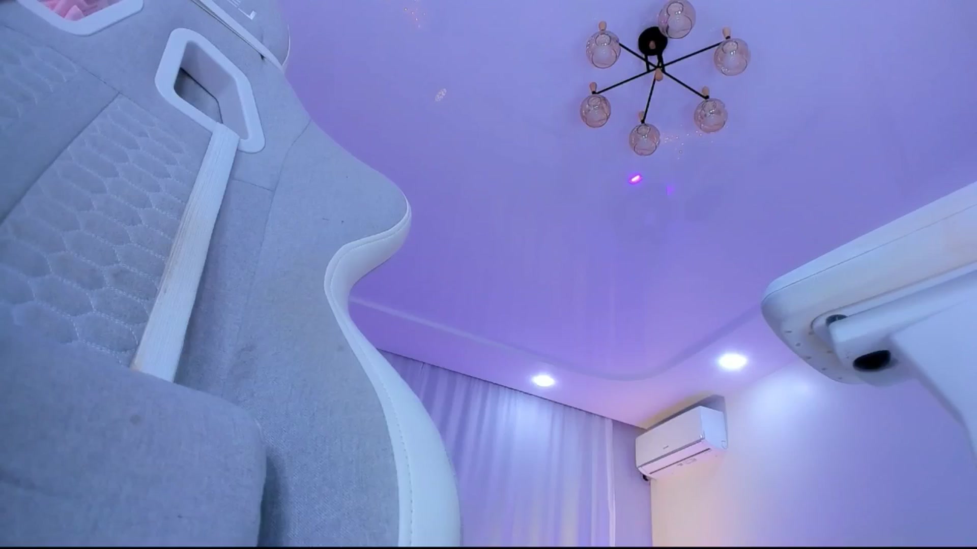 Gallery image thumbnail from Jane_Klein's myfreecams stream on, 07/23/2025, 06:35 image 10 of 20