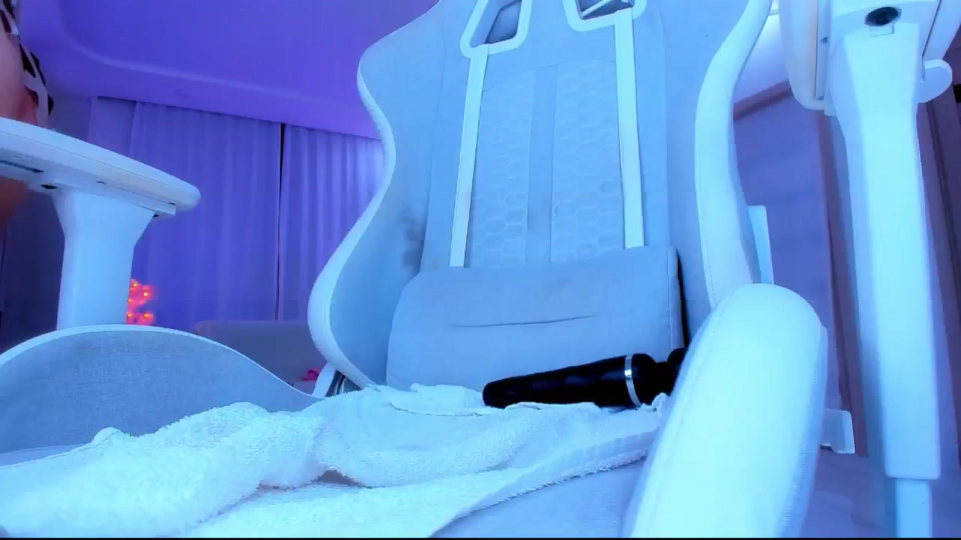 Gallery image thumbnail from Jane_Klein's myfreecams stream on, 07/31/2025, 07:17 image 18 of 20