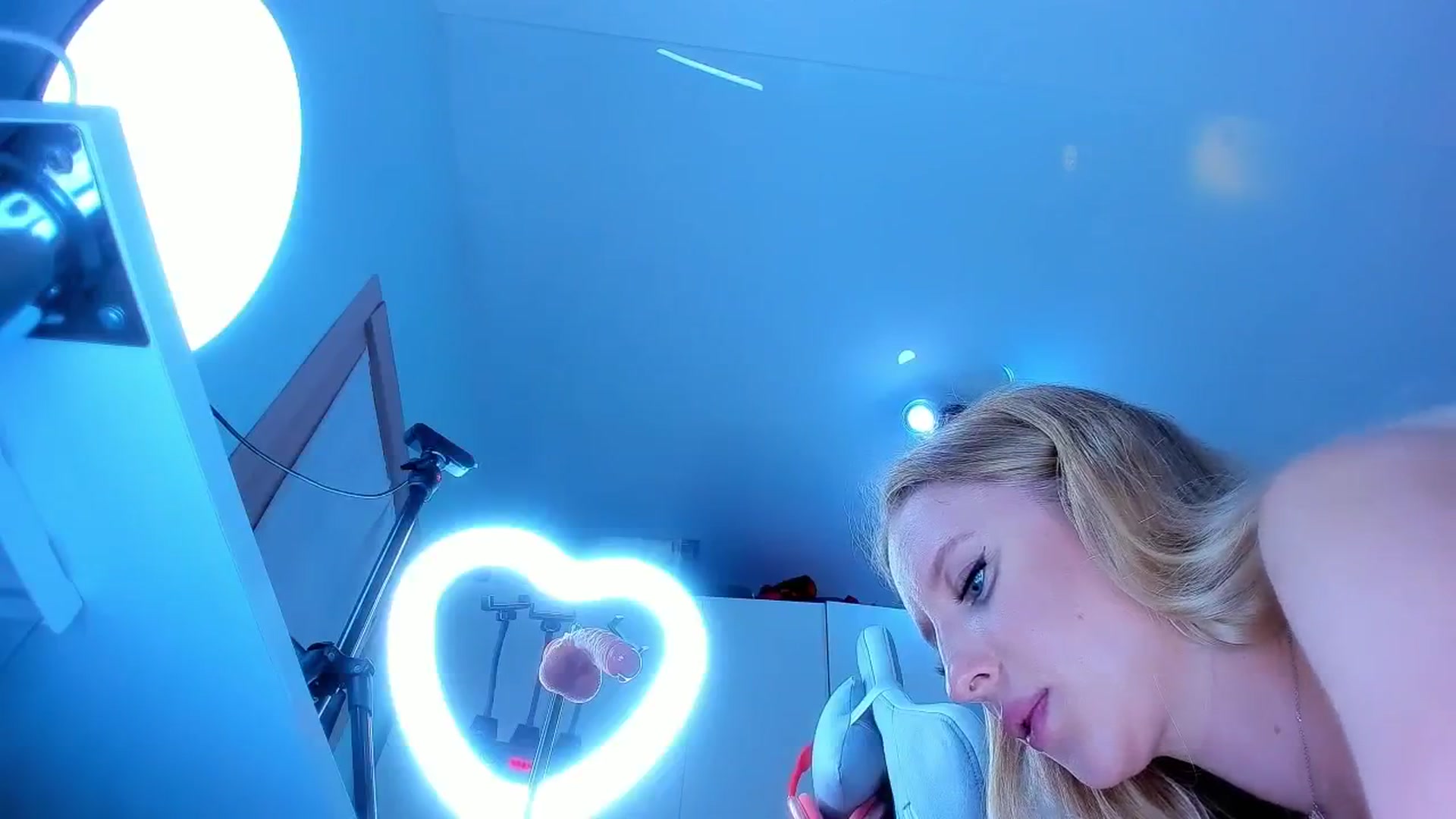 Gallery image thumbnail from Jane_Klein's myfreecams stream on, 09/30/2025, 08:07 image 5 of 20