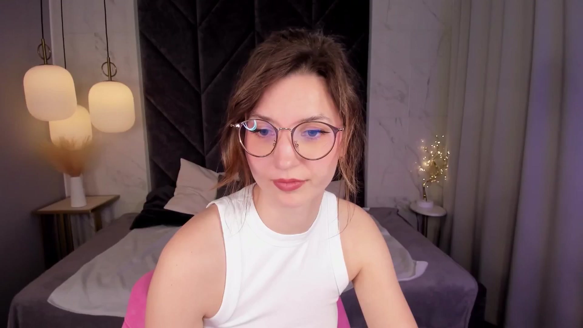 Gallery image thumbnail from Jane_Pearl's myfreecams stream on, 06/14/2025, 11:20 image 19 of 20