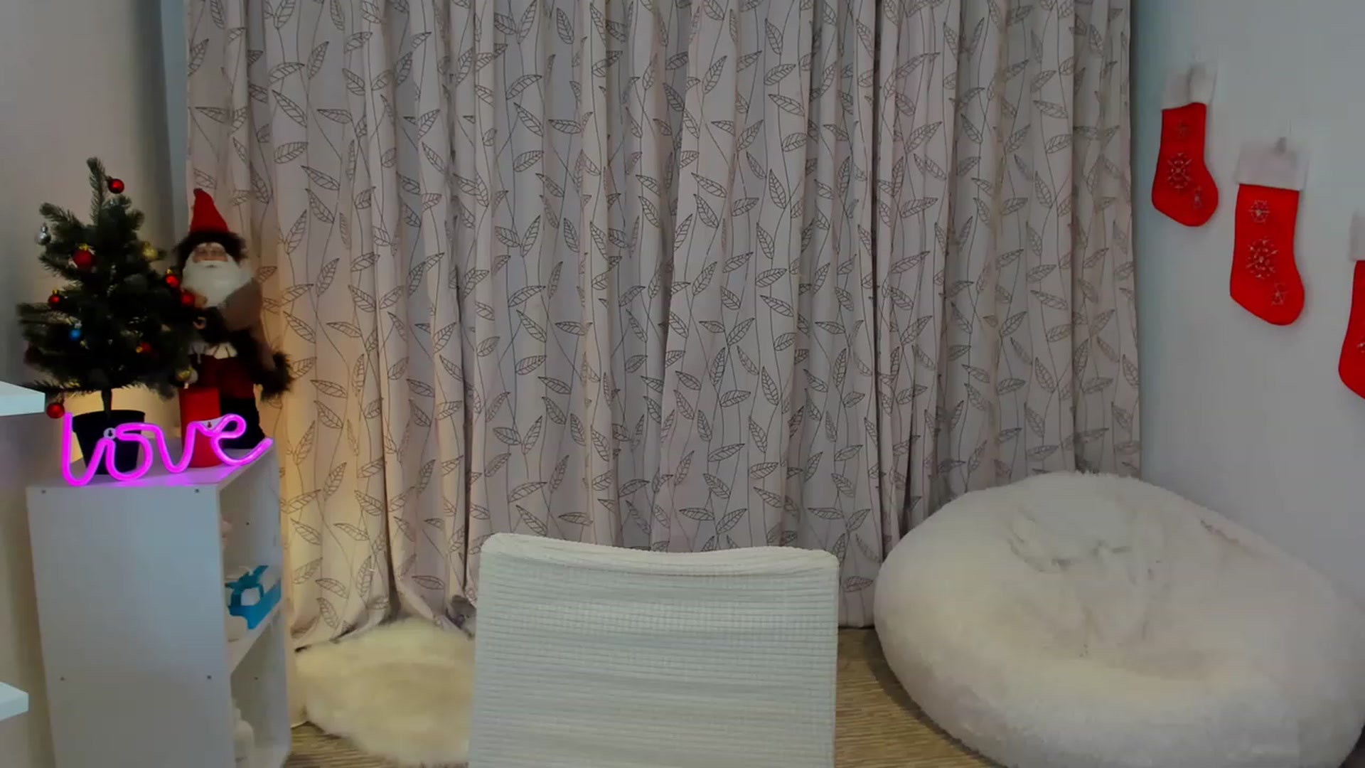 Gallery image thumbnail from Jane__Bond's myfreecams stream on, 12/28/2022, 14:17 image 6 of 20