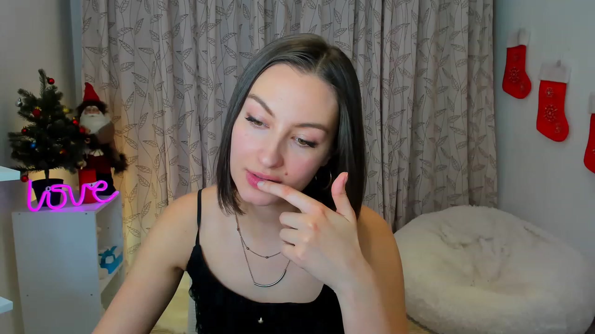 Gallery image thumbnail from Jane__Bond's myfreecams stream on, 12/28/2022, 14:17 image 15 of 20