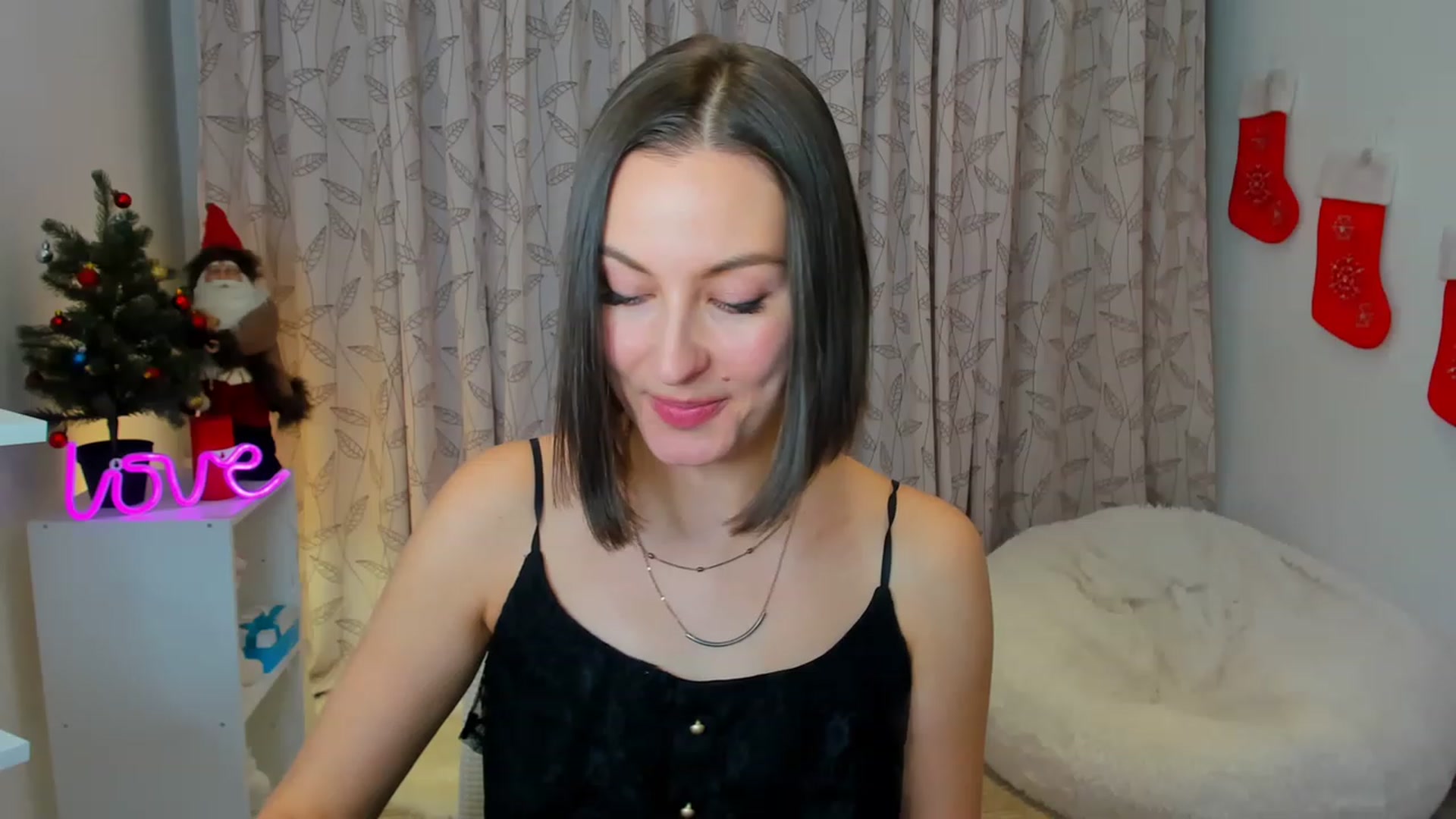 Gallery image thumbnail from Jane__Bond's myfreecams stream on, 12/28/2022, 14:17 image 11 of 20