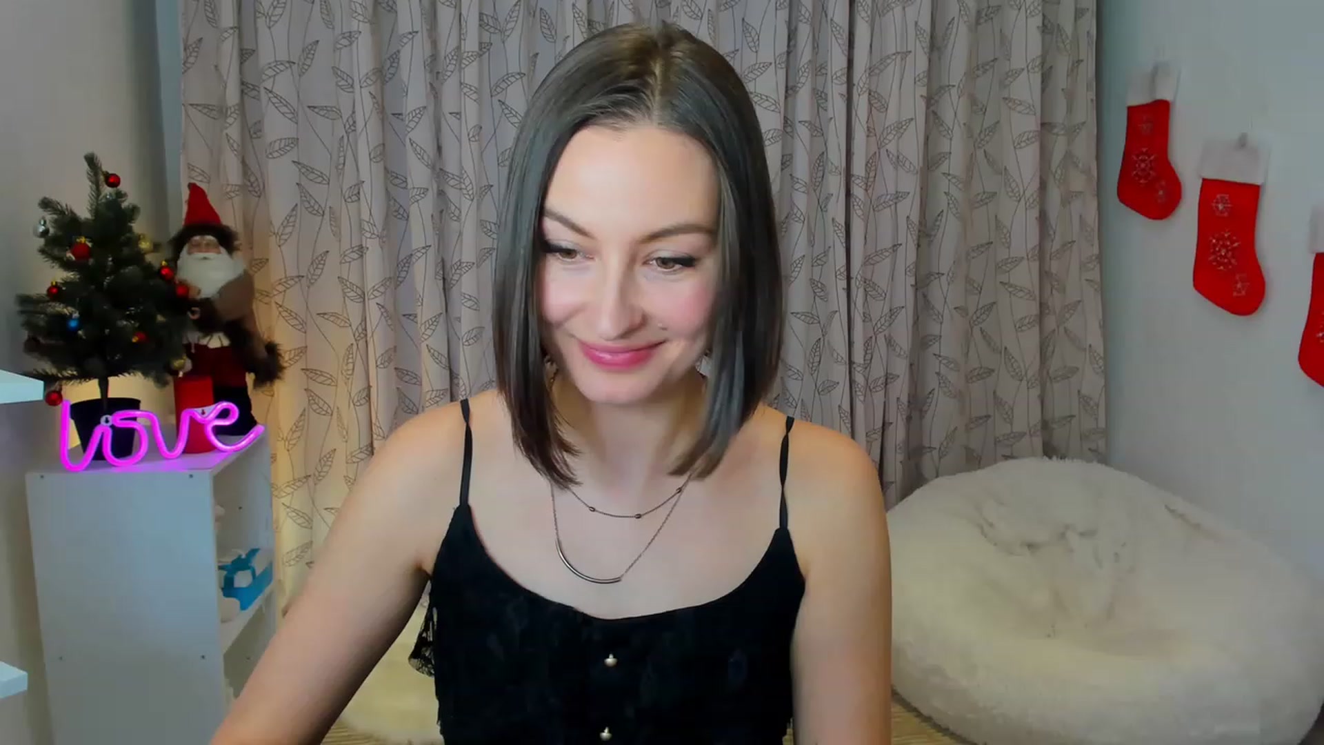 Gallery image thumbnail from Jane__Bond's myfreecams stream on, 12/28/2022, 14:17 image 2 of 20