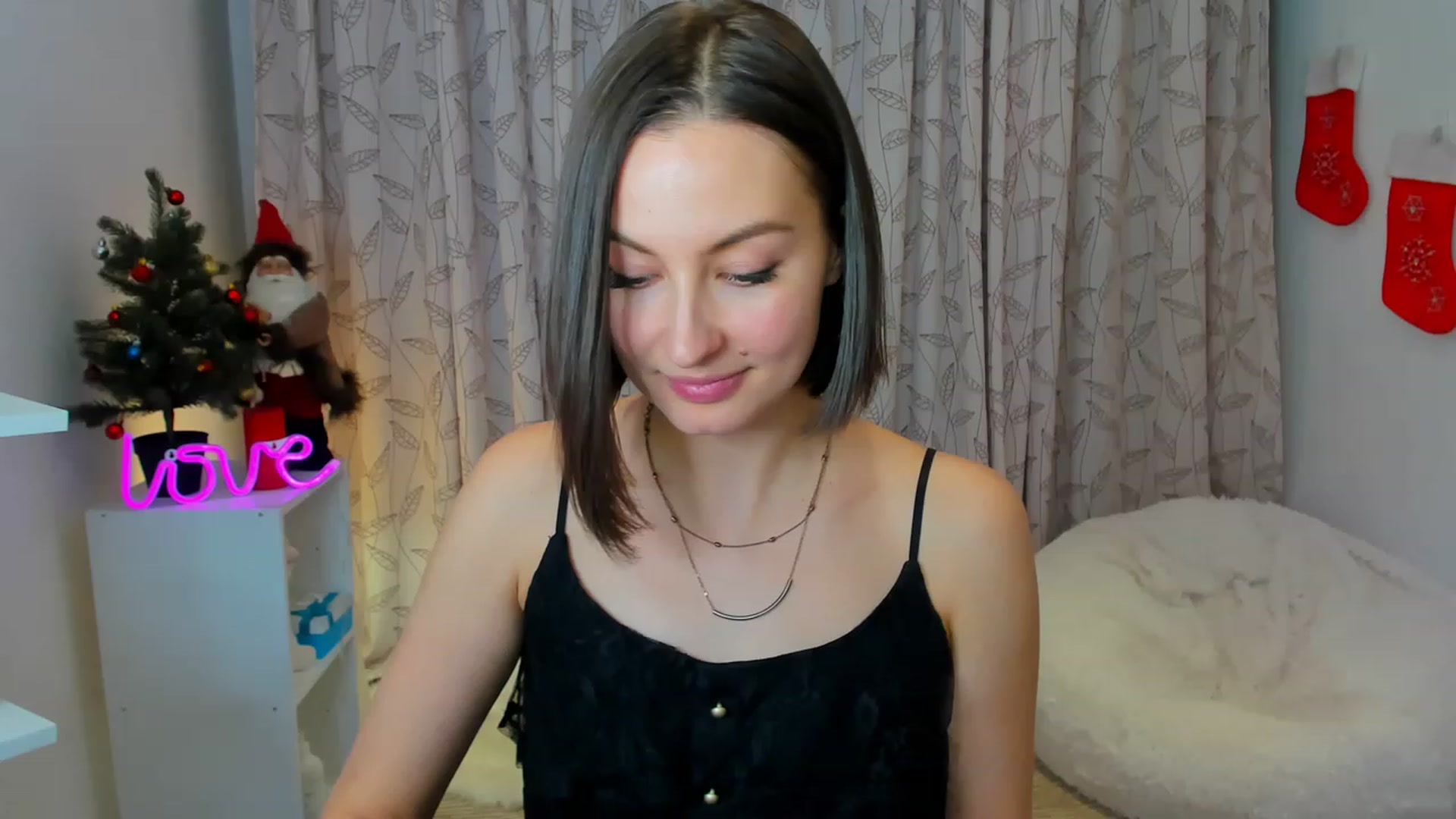 Gallery image thumbnail from Jane__Bond's myfreecams stream on, 12/28/2022, 17:11 image 15 of 20