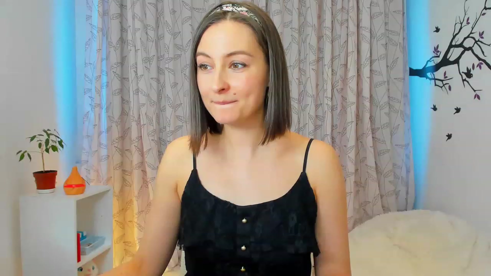 Gallery image thumbnail from Jane__Bond's myfreecams stream on, 03/12/2023, 15:27 image 4 of 20