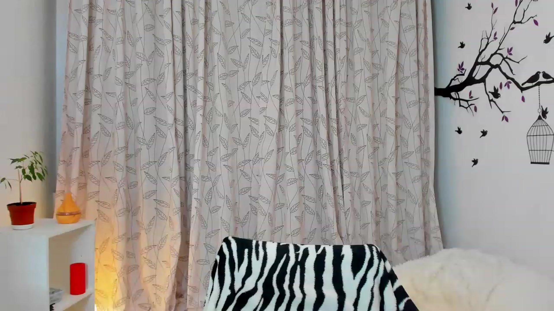 Gallery image thumbnail from Jane__Bond's myfreecams stream on, 04/01/2023, 17:49 image 10 of 20