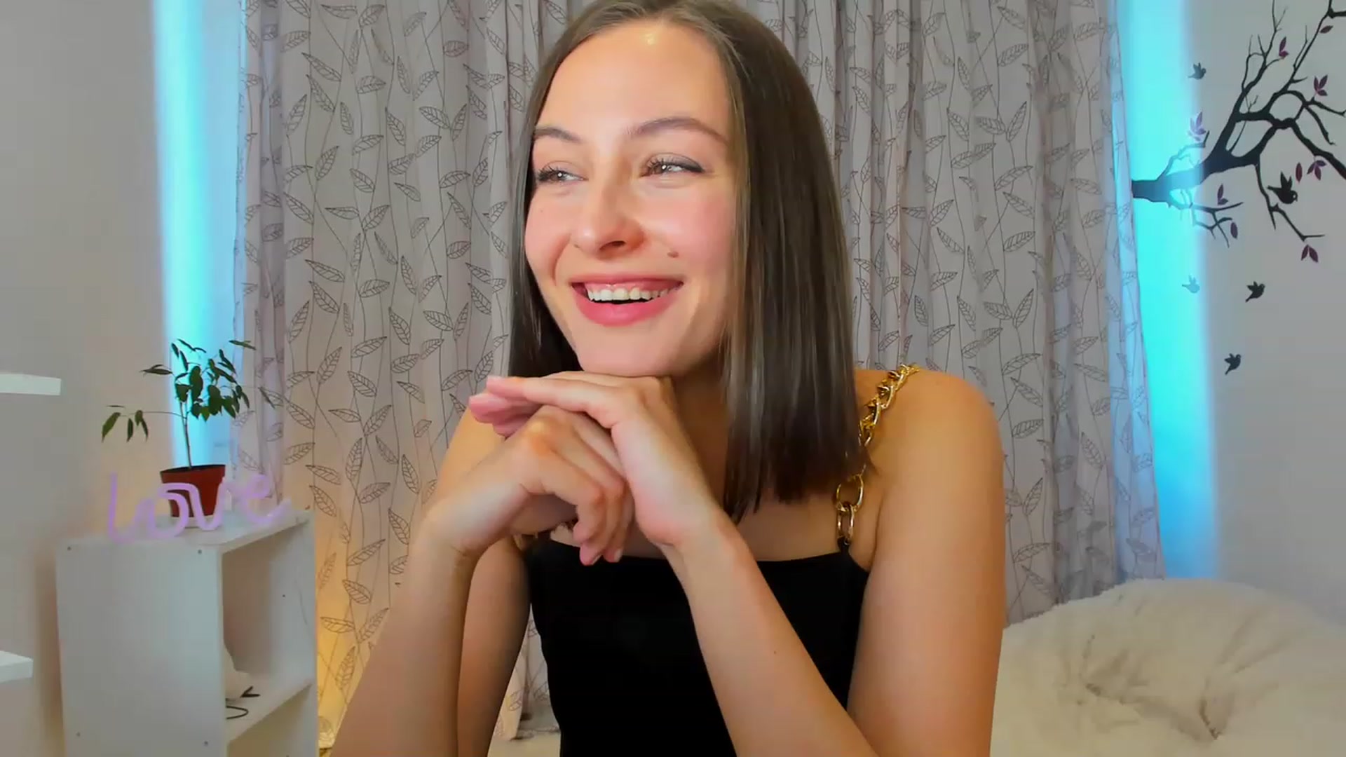 Gallery image thumbnail from Jane__Bond's myfreecams stream on, 05/14/2023, 16:00 image 4 of 20